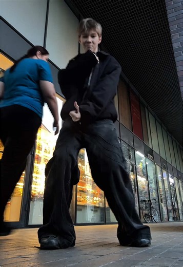 Chill Dance Moves with @Лёша Летучий