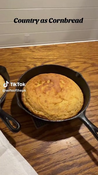 Delicious Cornbread Recipe Inspired by Country Cooking