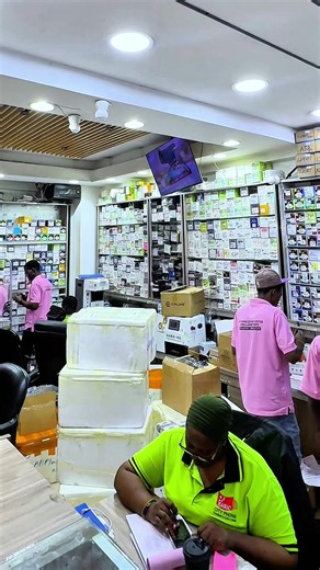 iPhone Screen Repair Services at New Pioneer Mall