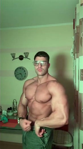 Young Bodybuilder Posing (ruslan ironpump) #motivation #aestheic #fitnessinspiration #aesthetic