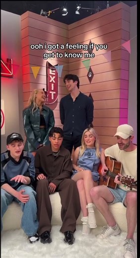 What could go so wrong with a girl and a zombie 🤔🤔🤔