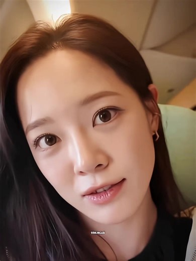 Cheesy Yet Dramatic Music in Kim Sejeong's Performance