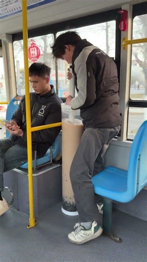 The first cup of milk tea in spring