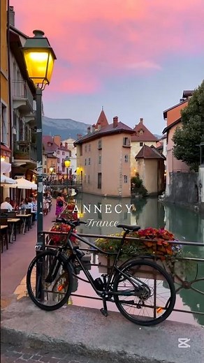 Walking through Annecy: France Hidden Gem