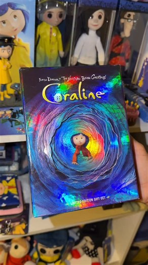 MiLY⭐️ on Instagram: "Coraline Limited Edition 2-Disc DVD Gift Set (2009) 🌀✨ (includes two DVDs 2D and 3D versions, four pairs of 3D glasses, collectible postcards, & a behind the scenes art booklet) . . #coraline #coralinejones #coralinemovie #laikastudios #coralineylapuertasecreta"