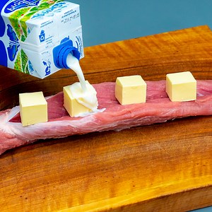 Alla letar efter detta fläskfilérecept! Enkelt och gott Ingredienser: rökt bacon: 200 g fläskfilé : 1 st smör: 40 g salt: 4 g svartpeppar: 4 g paprikapulver: 4 g oregano: 4 g vitlökspulver: 4 g herbes de Provence: 4 g lök: 2 st champinjoner: 200 g salt: 2 g svartpeppar: 2 g matlagningsgrädde : 50 g hårdost : 100 g potatis: 500 g salt: 4 g svartpeppar: 4 g paprikapulver: 4 g olja: 30 ml | Cookrate - Svenska