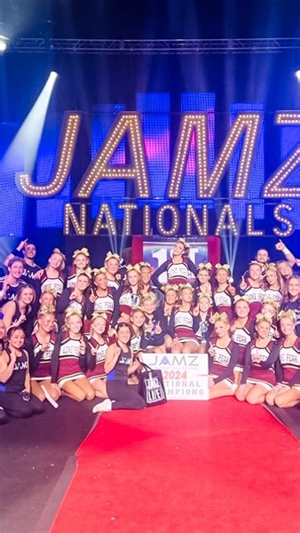 National Champs! This weekend we went to Las Vegas for the Jamz National Cheer Competition. Here’s Kylee’s entire cheer routine. Her team hit 0 which means they had 0 deductions! It was a flawless performance. I love watching Ky do what she loves. Love you baby! So proud of you angel! 123 @kyleepeterson123 | Jenny Peterson