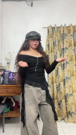 Off Shoulder Ruffled Top Fashion Outfits