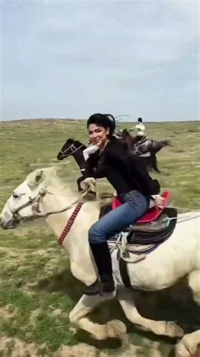 最高の自由を感じる瞬間 #中央アジア #海外旅行 #乗馬 #大自然 #中央アジア #春の景色 #ここはウズベキスタン #旅行好きな人と繋がりたい #絶景
