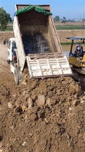 5TN Dump Trucks Work With KUMATSU D31P #shorts 4174