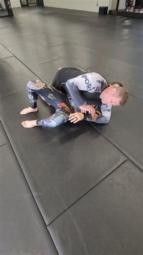 Is this a real move? Also... did I just invent a wrist lock?! Here's a setup for a nasty wrist lock from bottom side control as a reaction to a kimura grip. As with all things jiu jitsu this is fake unless timed properly. The idea is simple enough: as they get the kimura bring your inner thigh to your hand to reinforce your wrist. If they keep trying to force the kimura lock up a triangle trapping the hand on your wrist and applying pressure to a nasty wrist lock. Try it out. Uke @scott_higley f