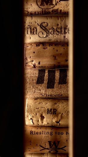 El sonido del fuego. El ritmo del cuchillo. El silencio antes de servir. Así suena nuestro 2 estrellas Michelin. ✨ - The sound of the fire. The rhythm of the knife. The silence before the plate. This is how our 2 Michelin stars sound. ✨ | Smoked Room