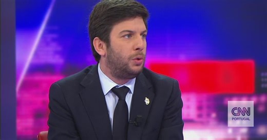 Francisco Rodrigues dos Santos não quer “viver num país” onde “pessoas insuspeitas” são “revistadas numa coreografia repressiva e musculada por parte da polícia”