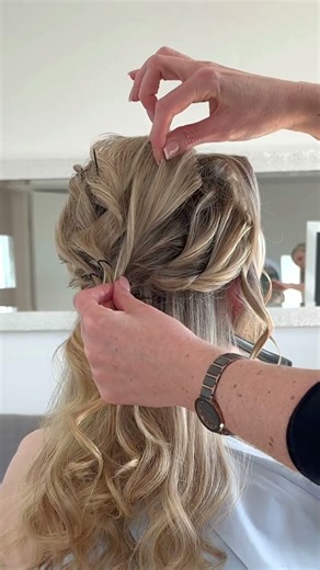 1. Elegante Brautfrisur Step by Step – Tiefer Dutt für deinen Hochzeitstag #braut #hochzeit