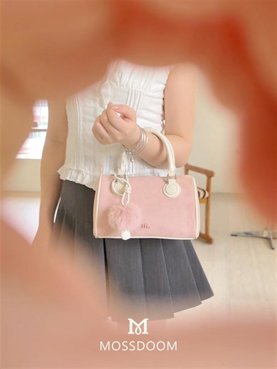 Small, chic, and easy to carry ✨ This polka dot handbag is the perfect grab-and-go piece to elevate any outfit instantly 💕#กระเป๋าครอสบอดี้ #กระเป๋าสวย #แฟชั่น #bag #mossdoom #กระเป๋าสะพายข้าง #คลาสแฟชั่น #กระเป๋าแฟชั่น #กระเป๋า #รีวิว #รีวิวกระเป๋า #new