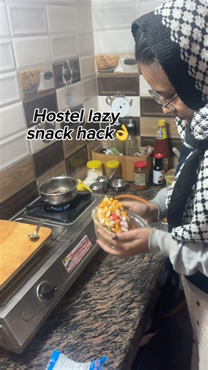 Hostel snack hack🤭 #minivlog #foodnerd #food #hostellife #studentlife #hostelcooking #foodhacks