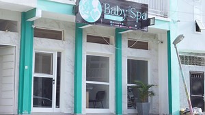 Welcome to Baby Spa by Yaaye Aby! Un institut de bien-être dédié à la Femme, aux Nouveau-nés et aux Enfants. Venez découvrir notre espace Baby Spa dédié au bien-être de votre enfant à travers les Damp traditionnels pour les nouveau-nés et les enfants jusqu’à leur adolescence. Une première au Sénégal nos bathtubs pour l’hydrothérapie des enfants de 2 semaines sou dioumbakh bi wadé jusqu’à 3 ans. Sunu Coin Esthétique déniou ciy def ay prestations spéciales pour topato Djiguène: pédicure, manucure,