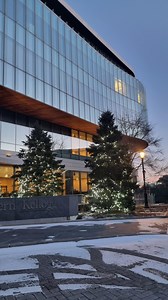 The Hub looks a little extra magical today. ☕❄️ #KelloggLeader | Kellogg School of Management