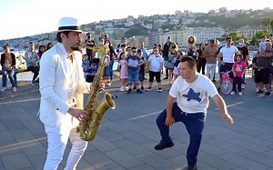 街头萨克斯-《黑人抬棺Coffin Dance》（伴舞的小伙子回来了）- STREET SAX PERFORMANCE
