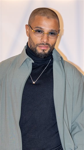 644 reactions · 95 shares | À l’occasion de sa présence à la soirée ELLE, découvrez le parcours de Sadeck Berrabah, ce danseur et chorégraphe autodidacte au talent reconnu internationalement. De ses débuts dans sa chambre à la vidéo virale qui l’a fait connaitre, son style unique l’a mené à collaborer avec Chris Brown, Shakira et les Black Eyed Peas ainsi qu’avec de prestigieuses marques comme Moncler et Louboutin. | ELLE | Facebook