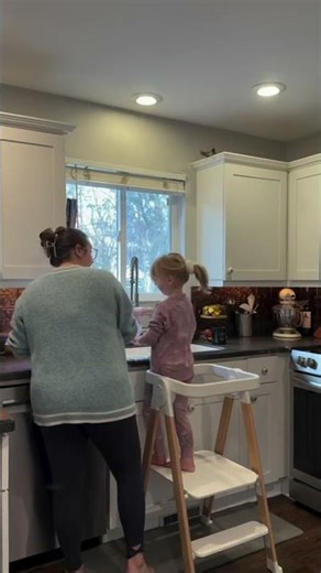 Guidecraft Kitchen Helper FLEX | Parent Must-Have Kitchen Stool #kitchenhelper