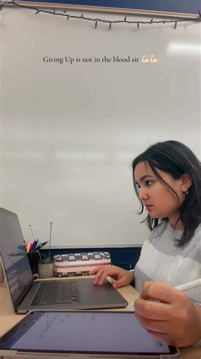 Everyone is working their ass off to get into that program, let’s do thisssss. I got this and you all got this 💪🏻💪🏻💪🏻 #studytok #prenursingstudent #nursingschool #studywithme #creatorshearchinsight