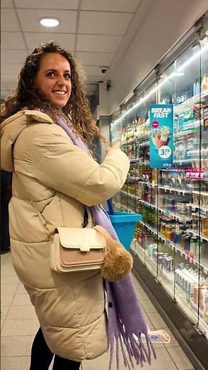 Healthy food at AH to Go for €25?! 😳 We didn't expect this… - Travelling Sisters