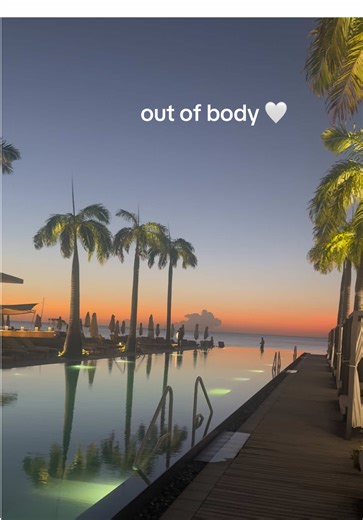 Somewhere between the ocean and another dimension #caribbeantiktok #traveltok #grenada #sunsetlover 🤍