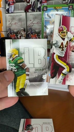 Day 76 of opening a pack of cards everyday for 2026 #sportscards #rippingpacks #nfl #football #topps