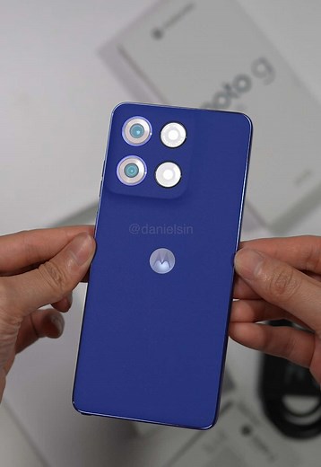 Moto G Stylus 2025: Pantone Surf the Web Color Review