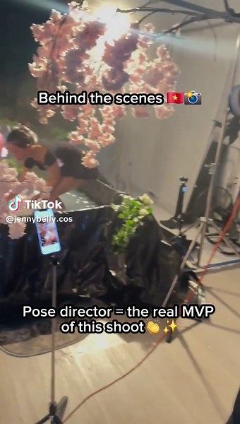 When the pose director won’t let you flop a single pose 😤✨ (and thank god for that) #vietnam #photoshoot #hanfu #douyin