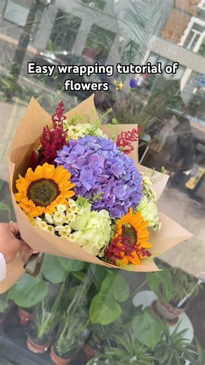 Flower wrapping tutorial ✨ #wrapping #bouquet #tutorial #flowers #florist #yt #shorts