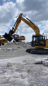 1.7M views · 8.4K reactions | Paddy Quinn demonstrating at Hillhead 2022 with a LiuGong 922F and engcon tiltrotator | Awesome Earthmovers | Facebook