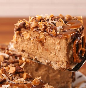 This Cowboy Cheesecake has every single flavor you've ever craved. Full recipe: http://dlsh.it/1QxCZOt | Delish