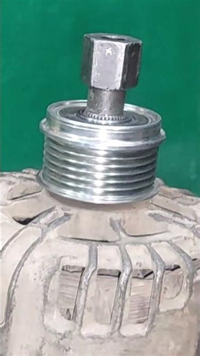 Replacing Alternator Pulley #viral #mechanic #car #rzcarideas