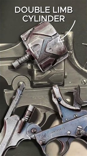 O incrível revólver Webley Fosbery!