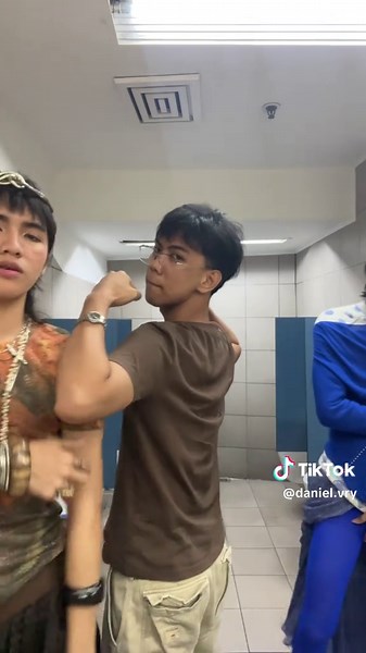 Papo Knight Horse: Mclovin Costume Fun