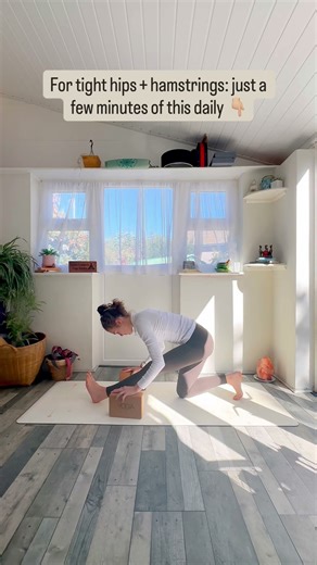 A move to do DAILY to find more flexibility in your hips & hamstrings #morningstretches #mobility
