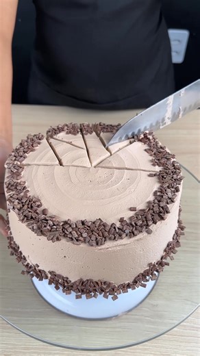 How to cut cakes evenly: pro tips for perfect slices | Happy Kitchen