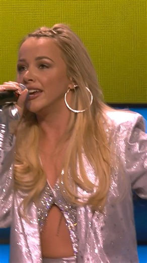 Emma Heesters en Rolf Sanchez brengen de hele zaal aan het dansen met hun hit 'Pa Olvidarte' 💃 Emma Heesters is er dit jaar weer bij! Welk nummer mag ze niet overslaan? 🤩 | Muziekfeest van het Jaar