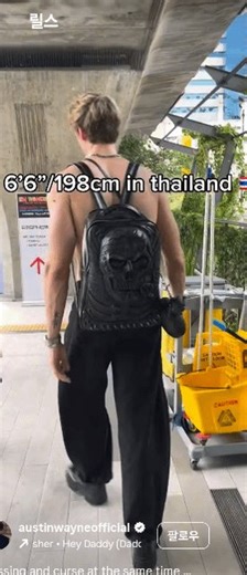 198 cm tall tourist gets slammed for his behaviour in the streets on Thailandhttps://t.co/fRLETuCi06