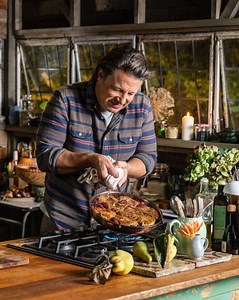 If AUTUMN was a DESSERT 😍🍂 Get cosy with the last autumn episode of Jamie: What To Eat This Week TOMORROW at 8pm on Channel 4! AD | Jamie Oliver
