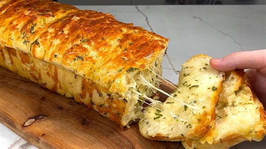 The Cheese Garlic Bread Recipe So Good You Will Never Skip