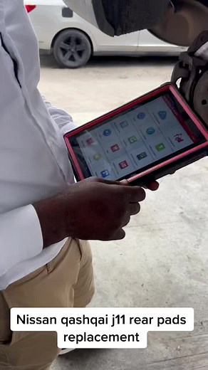 Nissan Qashqai J11 Rear Pads Replacement