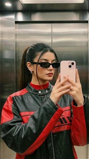 Trending Elevator Selfie AI Prompt | Realistic Smartphone Mirror Portrait