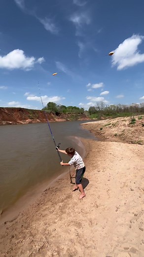 He asked me if he could throw the musky rod a few times at first i was kind of worried about birdsnests but let him have at it anyway. I did have to pick a few birdsnest out for him but overall he got it down extremely quickly. Guess the moral is let them try things they may just be really good at them ✌️#garfishing #nature #takeakidfishing #bankfishing #vexanfishing #texas #catchingdinosaurs #fishing🎣