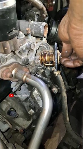 Honda CR-V Engine Thermostat Installation #automobile #mechanic #carmaintenance