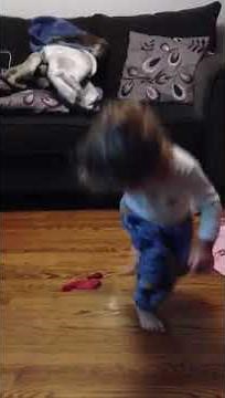 Hillarious baby bouncing on baloon
