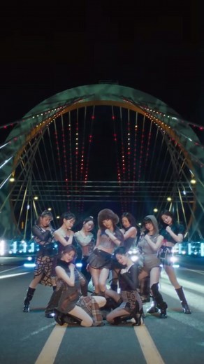 One Spark/TWICE 最近ずっとTWICE解散かもって騒がれてたから、その脳でMV見ちゃって、上手く訳せませんでした。 皆さんはどういう曲だと解釈しましたか？@TWICE #TWICE #新曲 #onespark #one_spark #和訳 #韓国語 #翻訳 #歌詞動画 #歌詞動画kpop #트와이스 #나정모사지미다채쯔 #once #withYOUth❤️‍🔥 #おすすめ #fyp