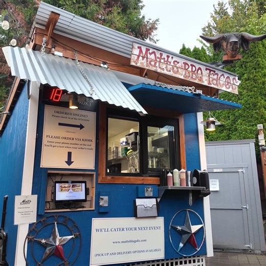 While exploring Portland, Oregon’s legendary food truck scene, I came across a breakfast pizza truck that locals say is a must-try. #PortlandFood #FoodTruck #StreetFood | Strictly Dumpling